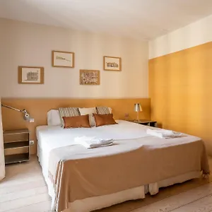 Classy 3bed 3bath In Eixample Barcelona